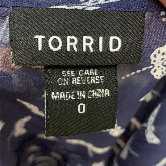 TORRID Chiffon Dragonfly Shirt - Picture 2 of 7